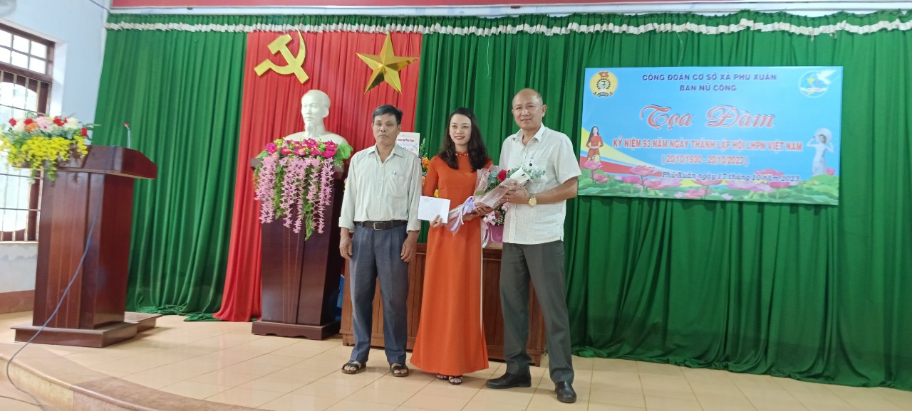 Ban Nữ công Công đoàn cơ sở xã Phú Xuân tổ chức Toạ đàm kỉ niệm 93 năm ngày thành lập Hội LHPN Việt Nam (20/10/1930 - 20/10/2023)